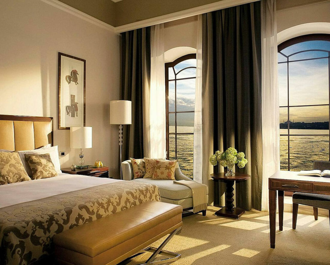 Luxury hotel suite for a team leisure trip